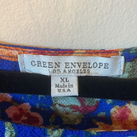 Quarter Bell-Sleeve Floral Blouse - Picture 4 of 4